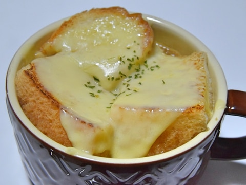 オーブン不用!レンジで簡単オニオングラタンスープ